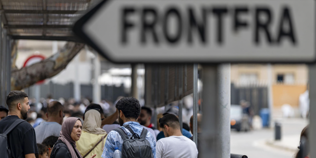 ceuta oltre 3mila uomini contro l8217ondata migratoria schierati duemila militari da Gazzettadelsud.it ceuta oltre 3mila uomini contro l8217ondata migratoria schierati duemila militari